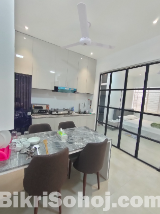 Fully Furnished Two-Bedroom Flat For A Cozy Stay